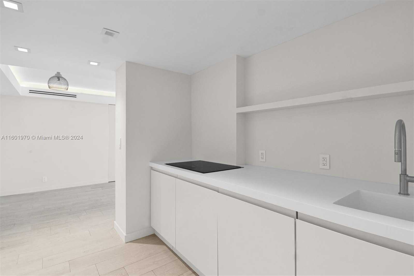 Small Image of 5700 COLLINS AVE #7A, Miami Beach Number 5