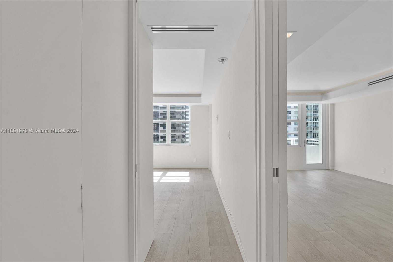 Small Image of 5700 COLLINS AVE #7A, Miami Beach Number 9