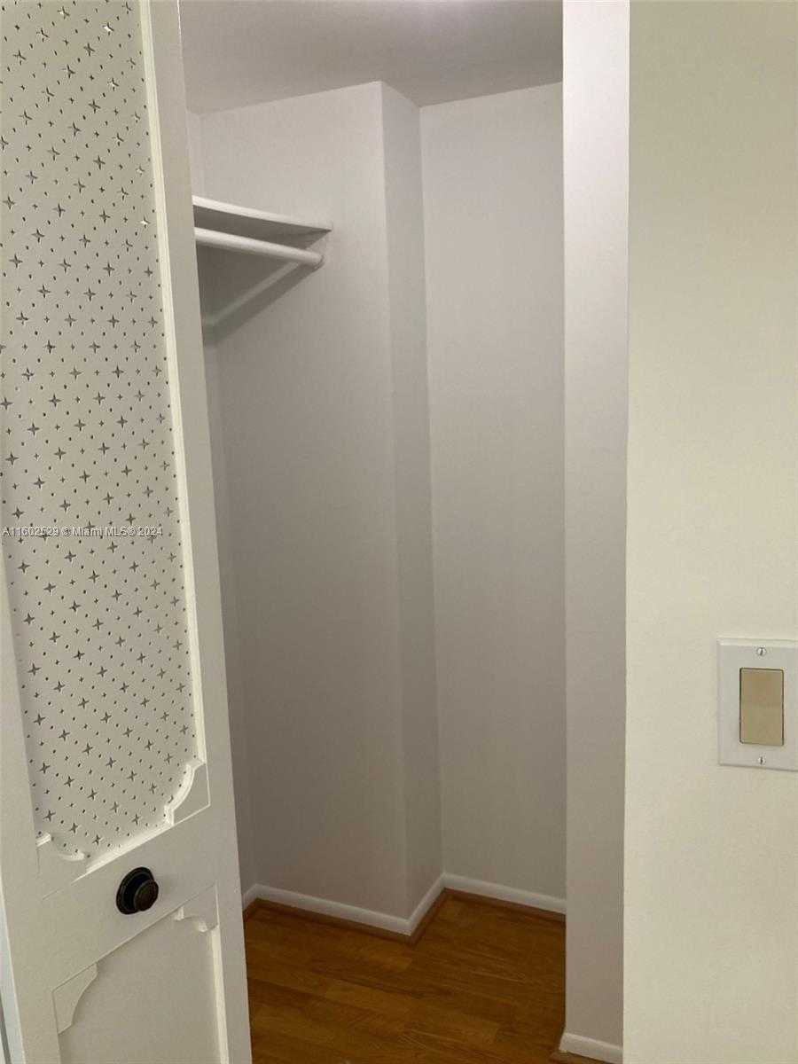 Small Image of 20500 WEST COUNTRY CLUB DR #517, Aventura Number 11