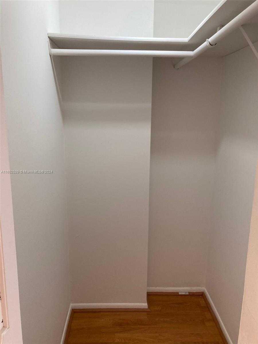 Small Image of 20500 WEST COUNTRY CLUB DR #517, Aventura Number 14