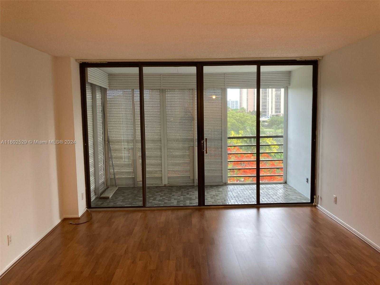 Small Image of 20500 WEST COUNTRY CLUB DR #517, Aventura Number 2