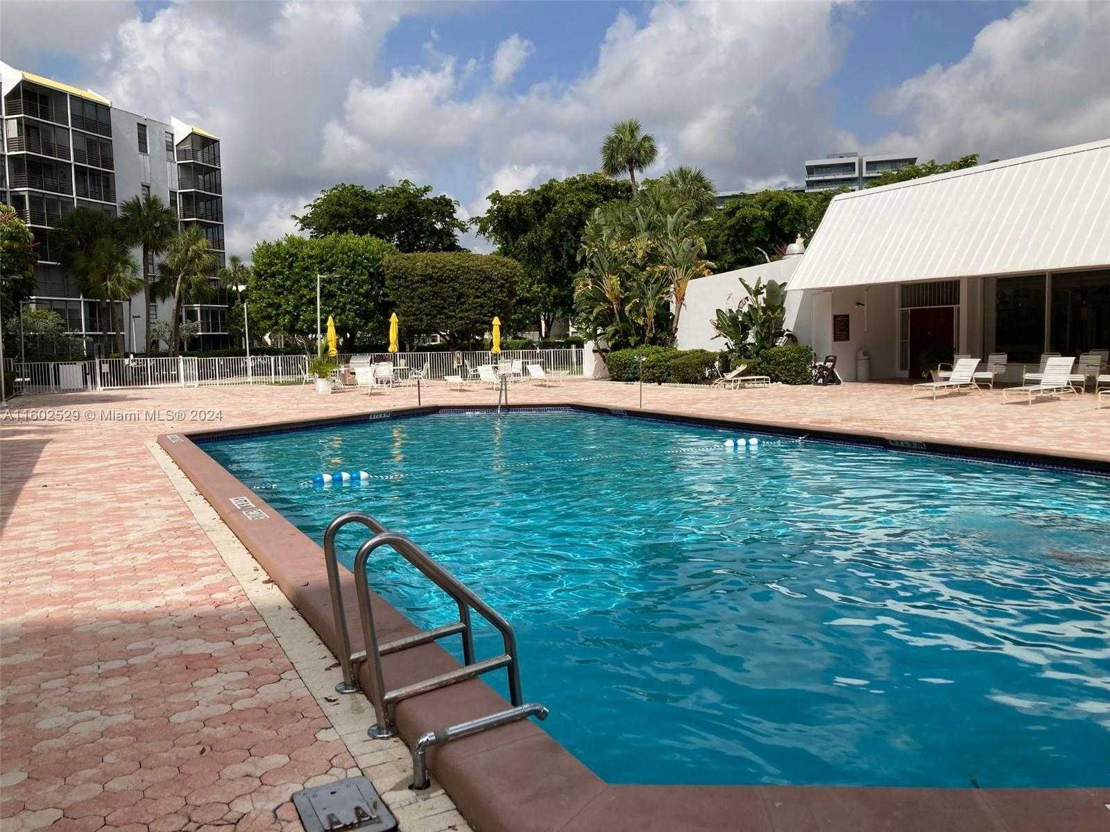 Small Image of 20500 WEST COUNTRY CLUB DR #517, Aventura Number 3