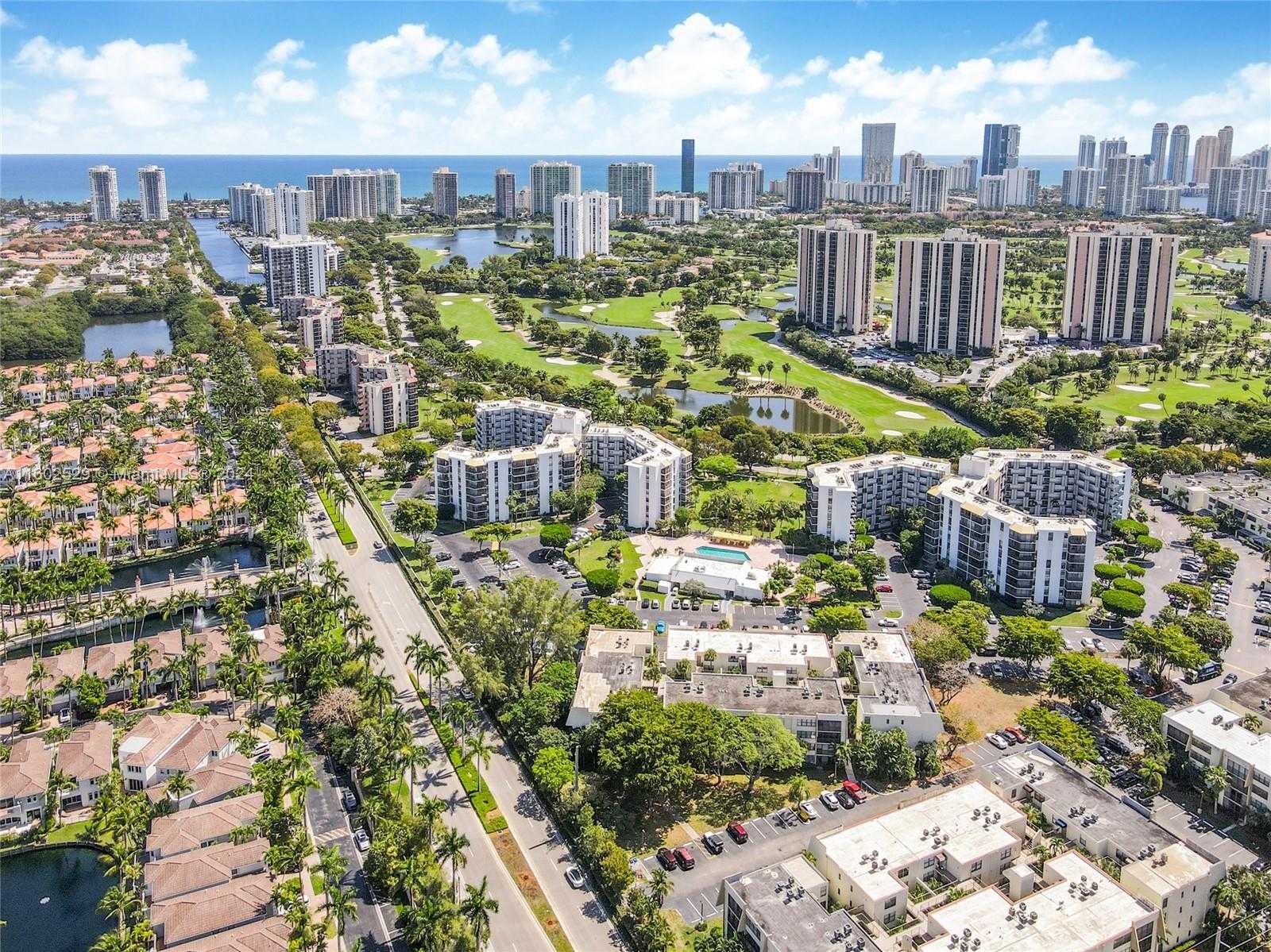 Small Image of 20500 WEST COUNTRY CLUB DR #517, Aventura Number 4