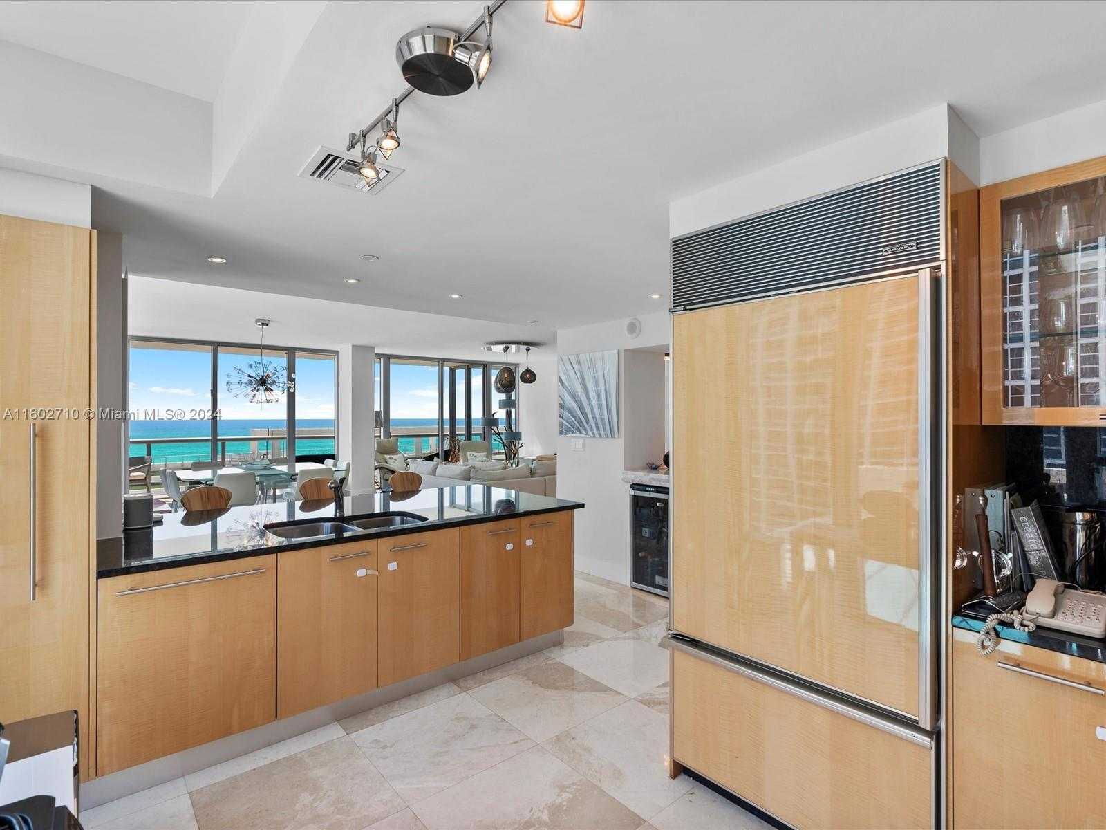 Small Image of 6799 COLLINS AVE #702, Miami Beach Number 15