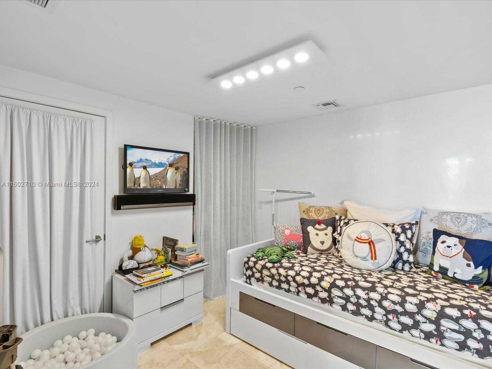 Small Image of 6799 COLLINS AVE #702, Miami Beach Number 32