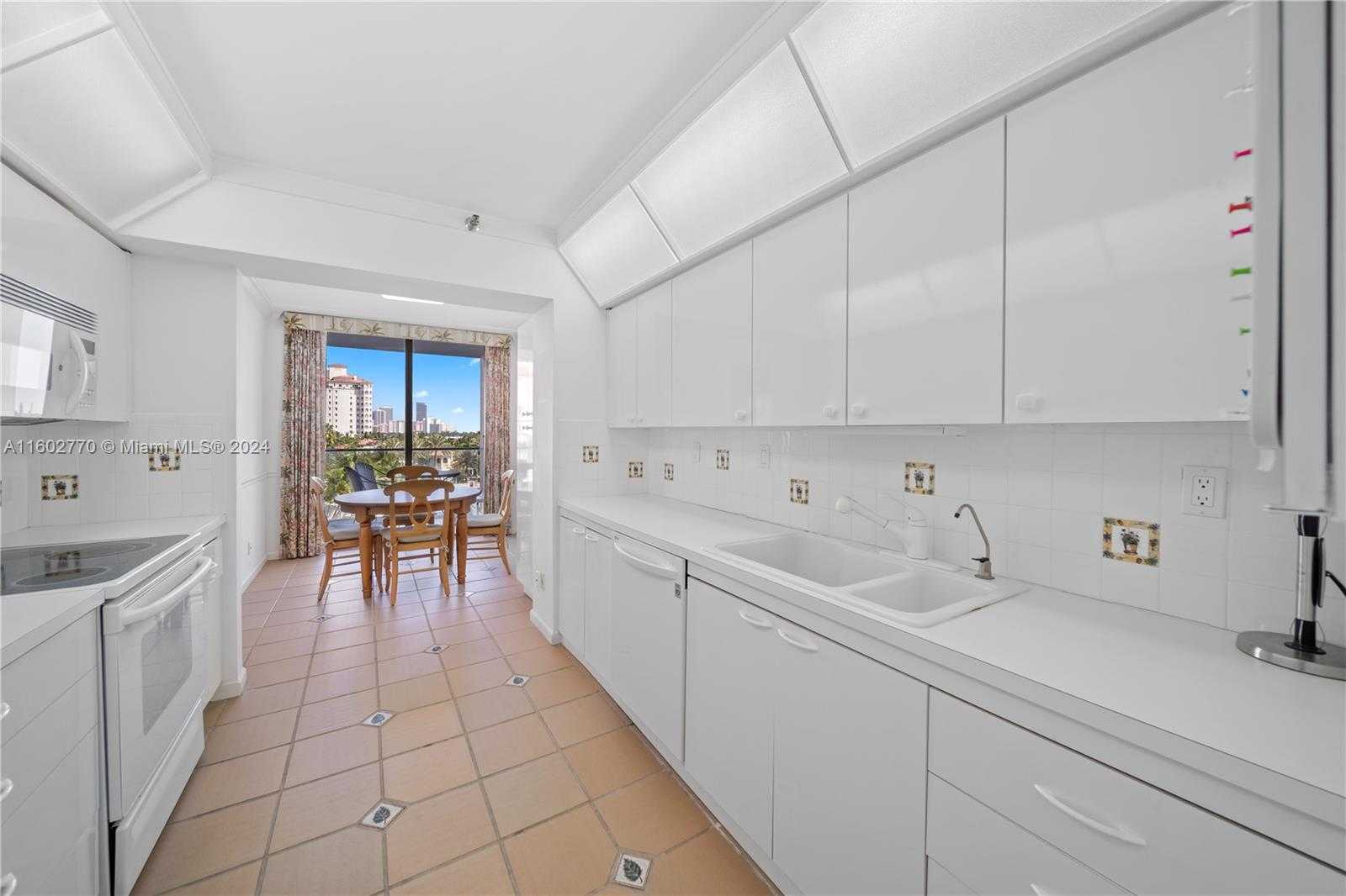 Small Image of 19707 TURNBERRY WAY #6K, Aventura Number 9