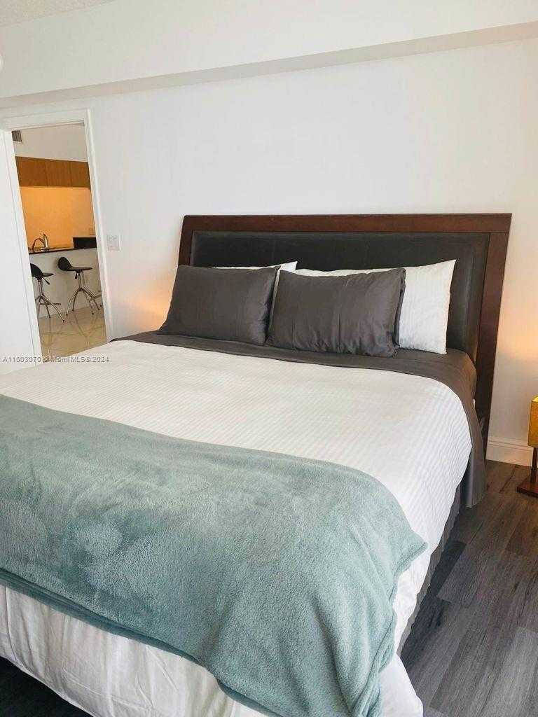 Small Image of 1750 NORTH BAYSHORE DR #4305, Miami Number 8