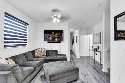 Small Image of 104 SOUTH EAST 34 TERRACE #104, Homestead Number 14