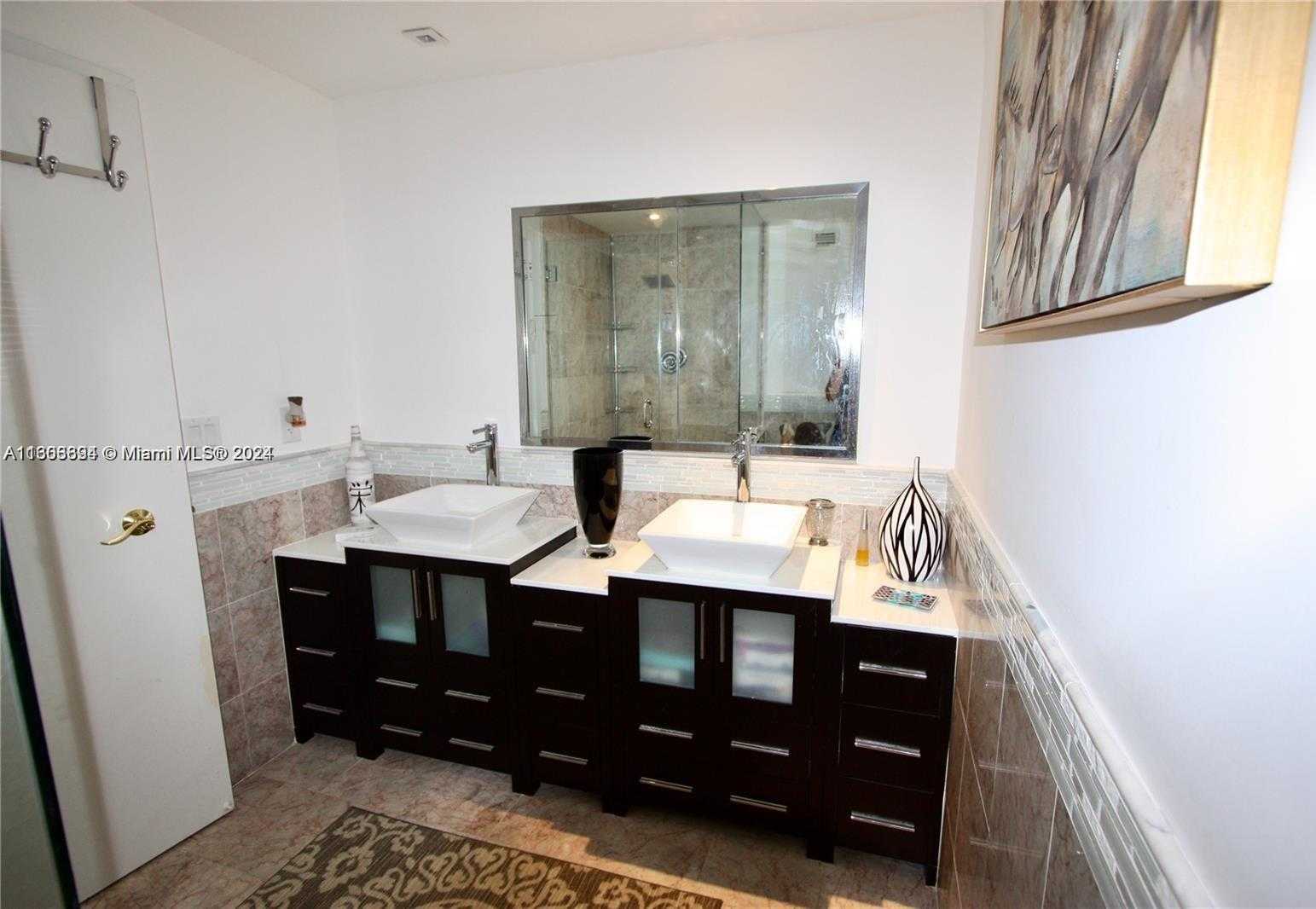Small Image of 5255 #15B, Miami Beach Number 12