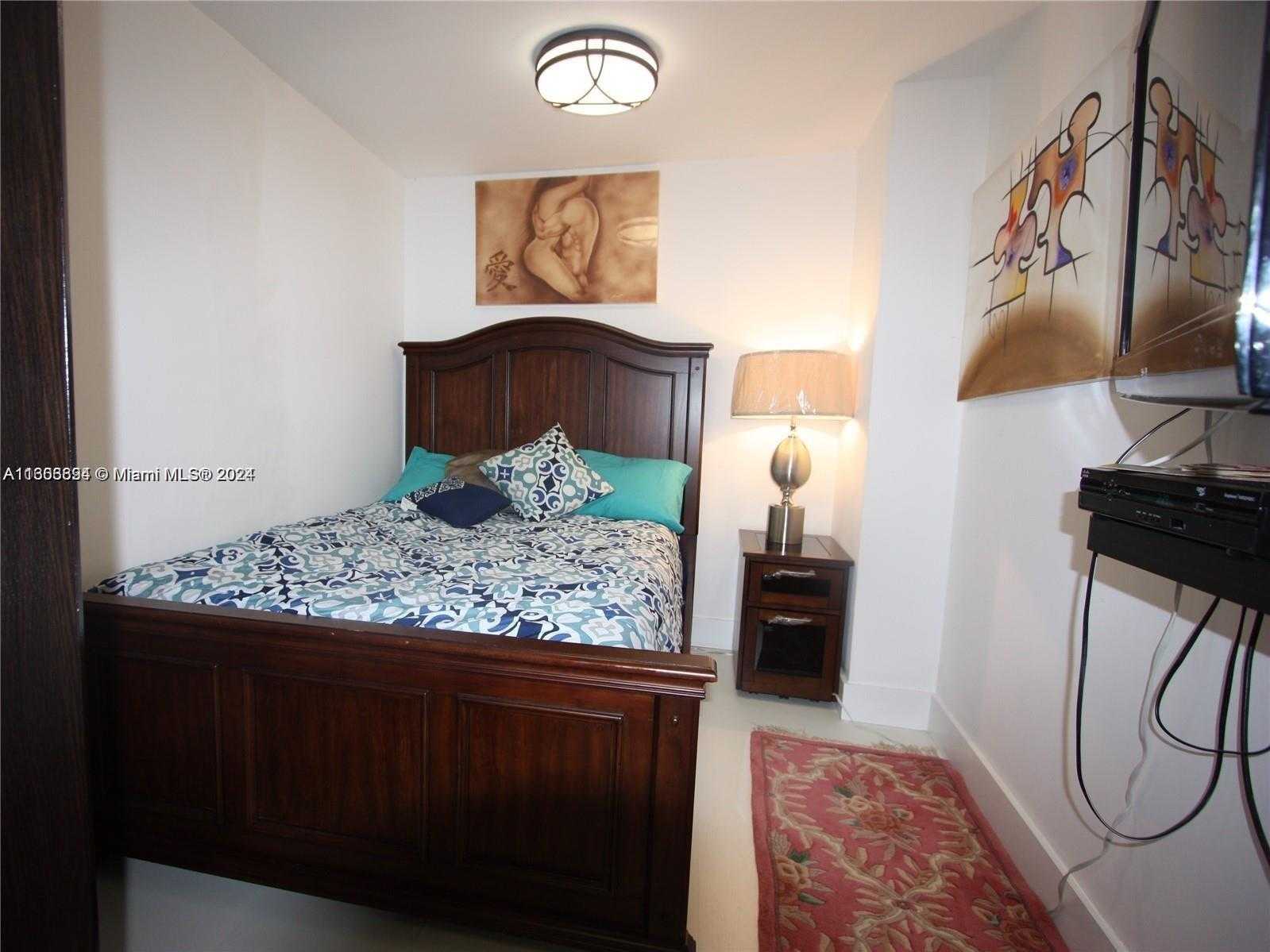 Small Image of 5255 #15B, Miami Beach Number 13