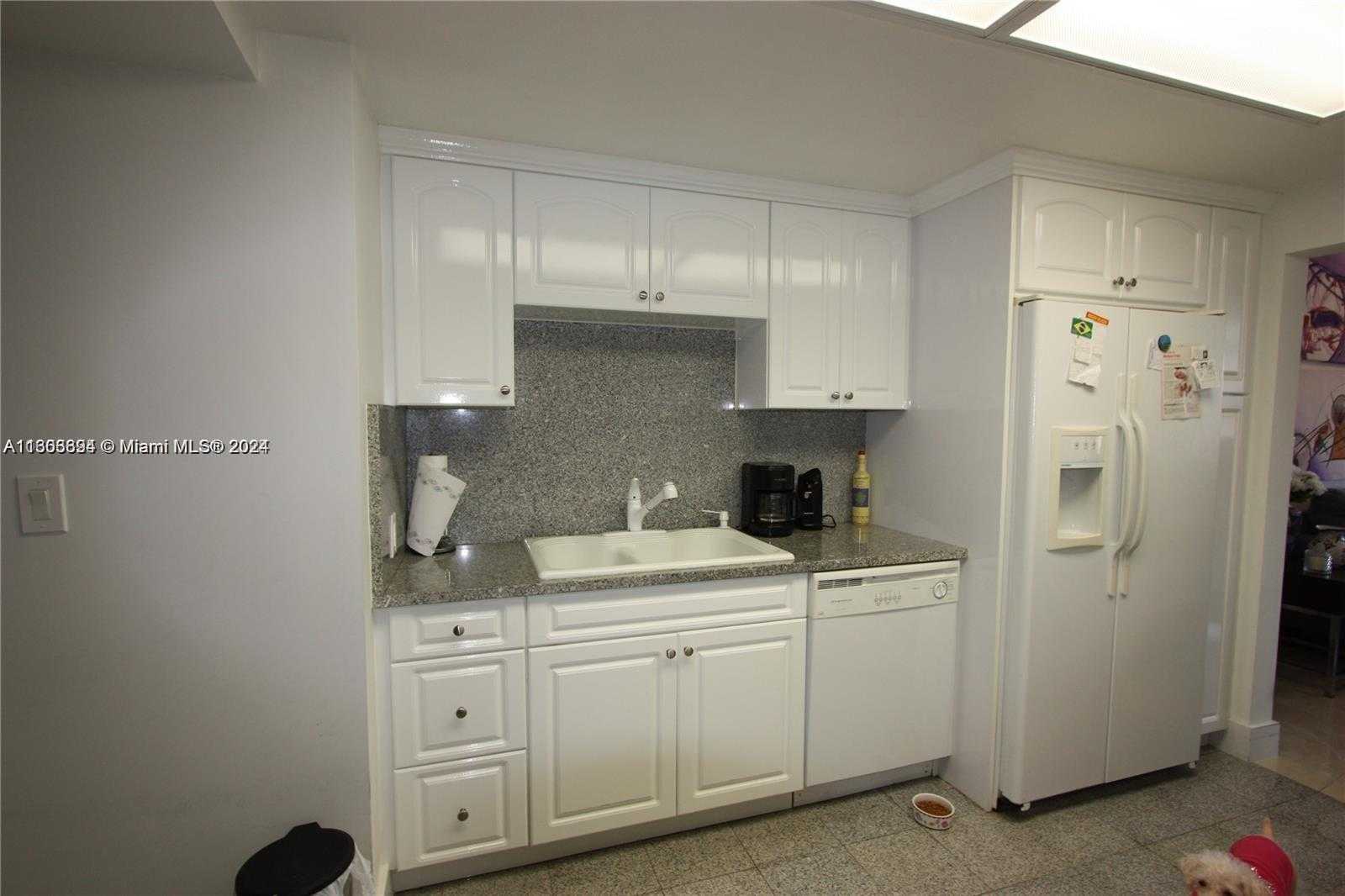 Small Image of 5255 #15B, Miami Beach Number 14