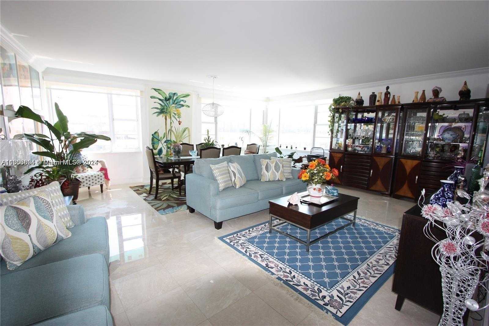 Small Image of 5255 #15B, Miami Beach Number 3