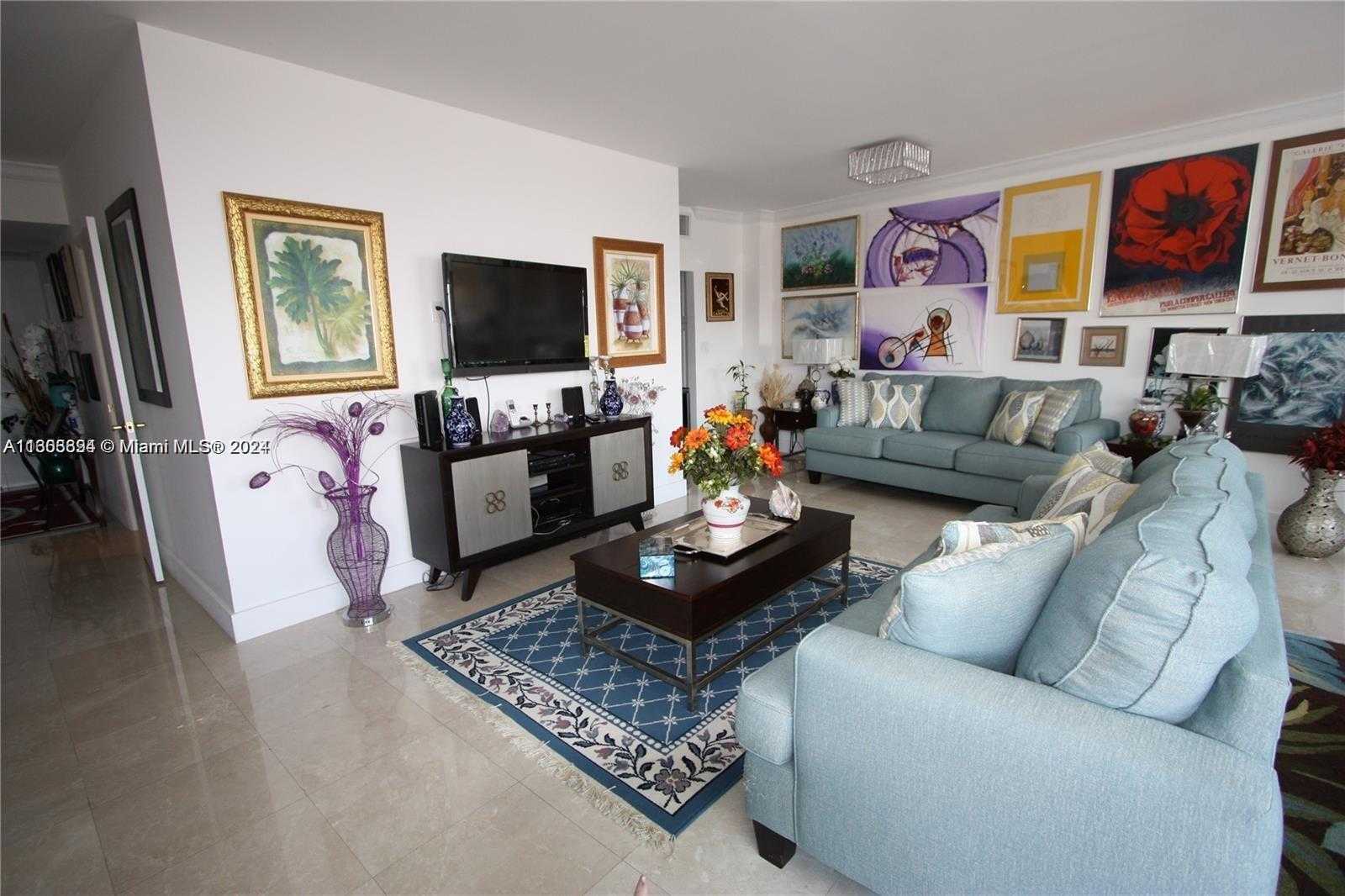 Small Image of 5255 #15B, Miami Beach Number 4