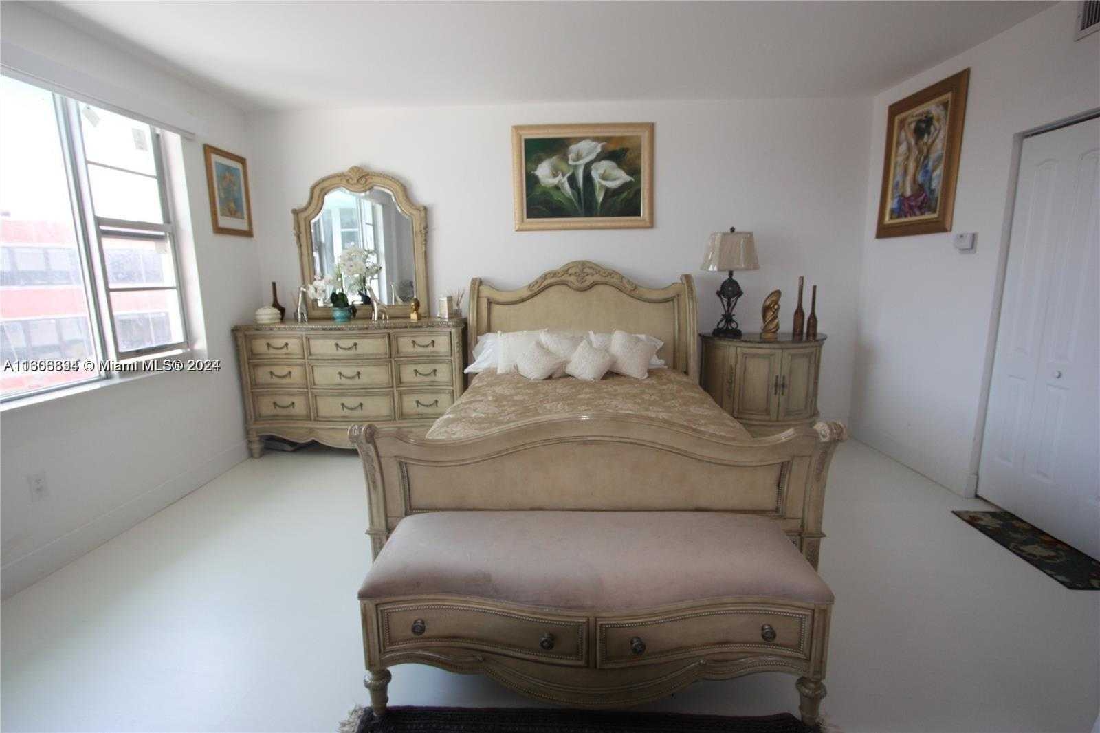 Small Image of 5255 #15B, Miami Beach Number 7