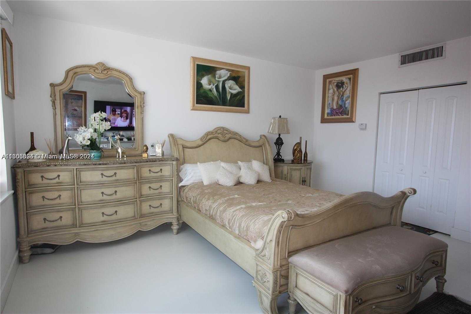 Small Image of 5255 #15B, Miami Beach Number 8