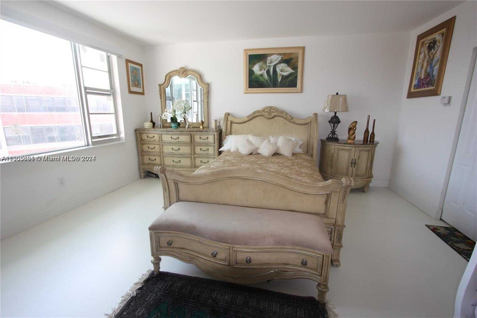 Small Image of 5255 #15B, Miami Beach Number 9