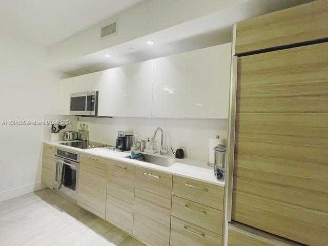 Small Image of 121 NORTH EAST 34TH ST #1409, Miami Number 6