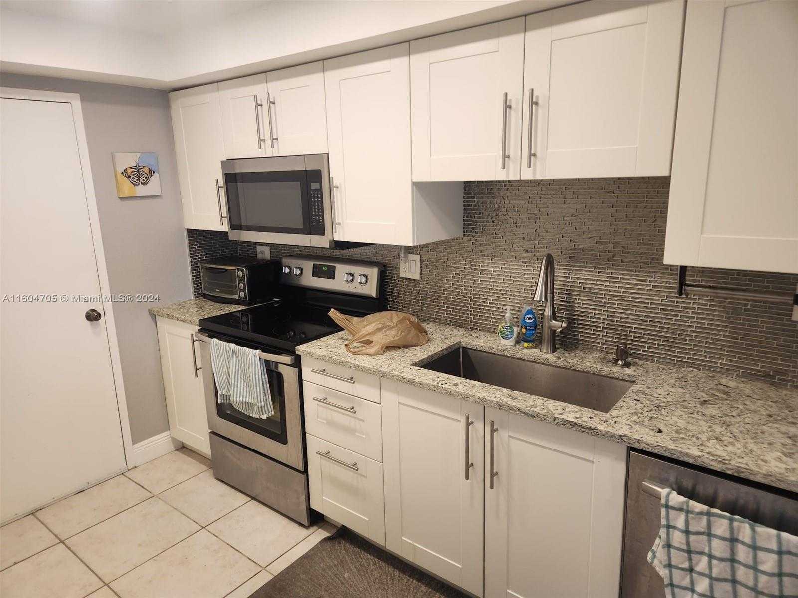Small Image of 18071 BISCAYNE BLVD #602, Aventura Number 12