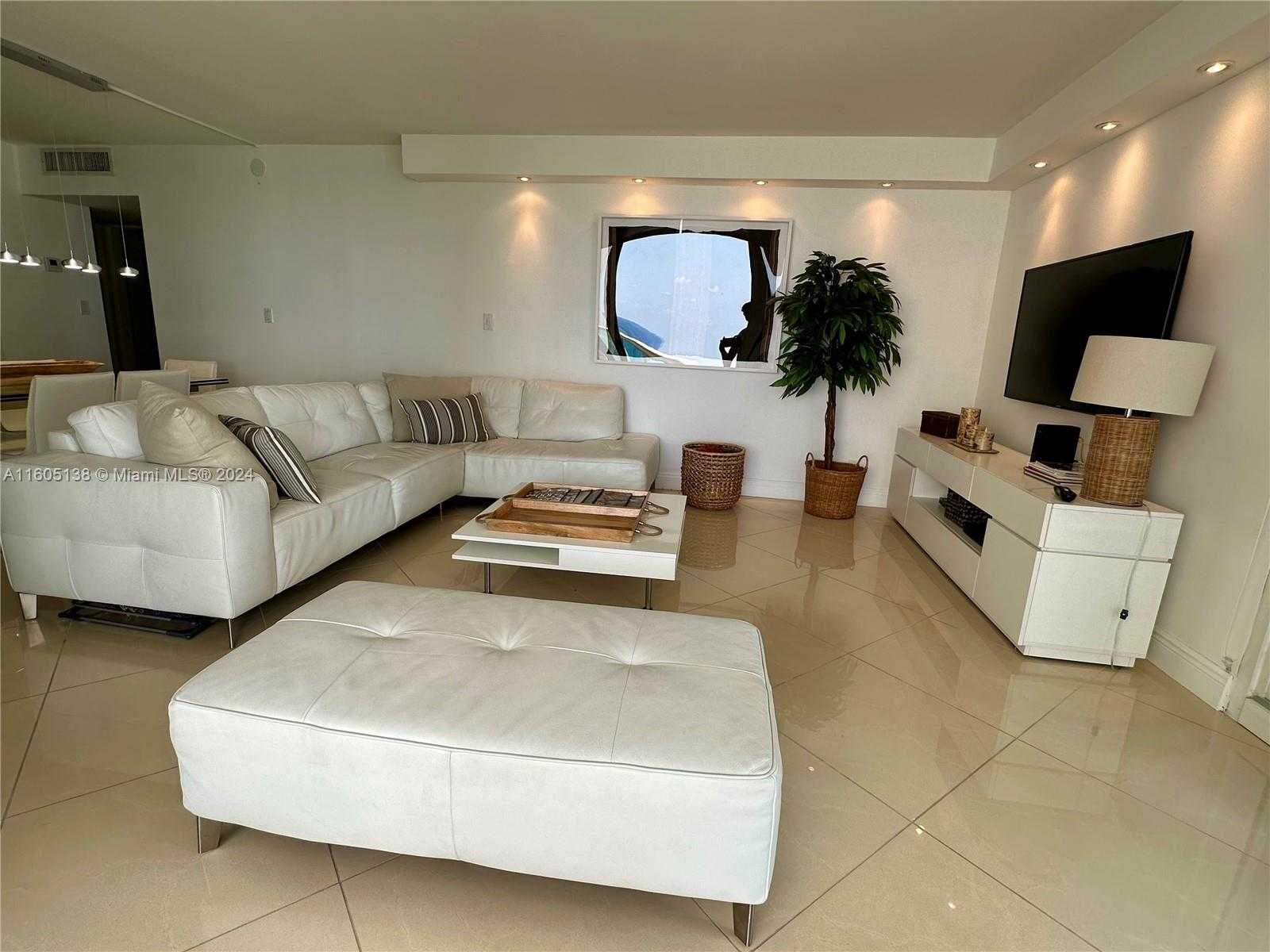 Small Image of 100 BAYVIEW DR #1405, Sunny Isles Beach Number 10