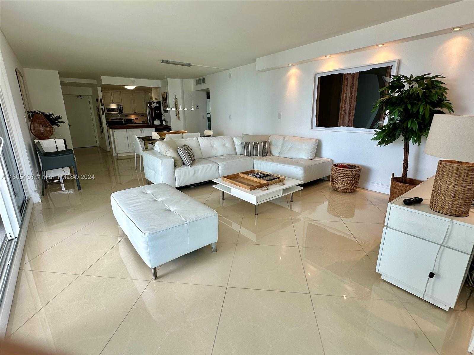 Small Image of 100 BAYVIEW DR #1405, Sunny Isles Beach Number 11