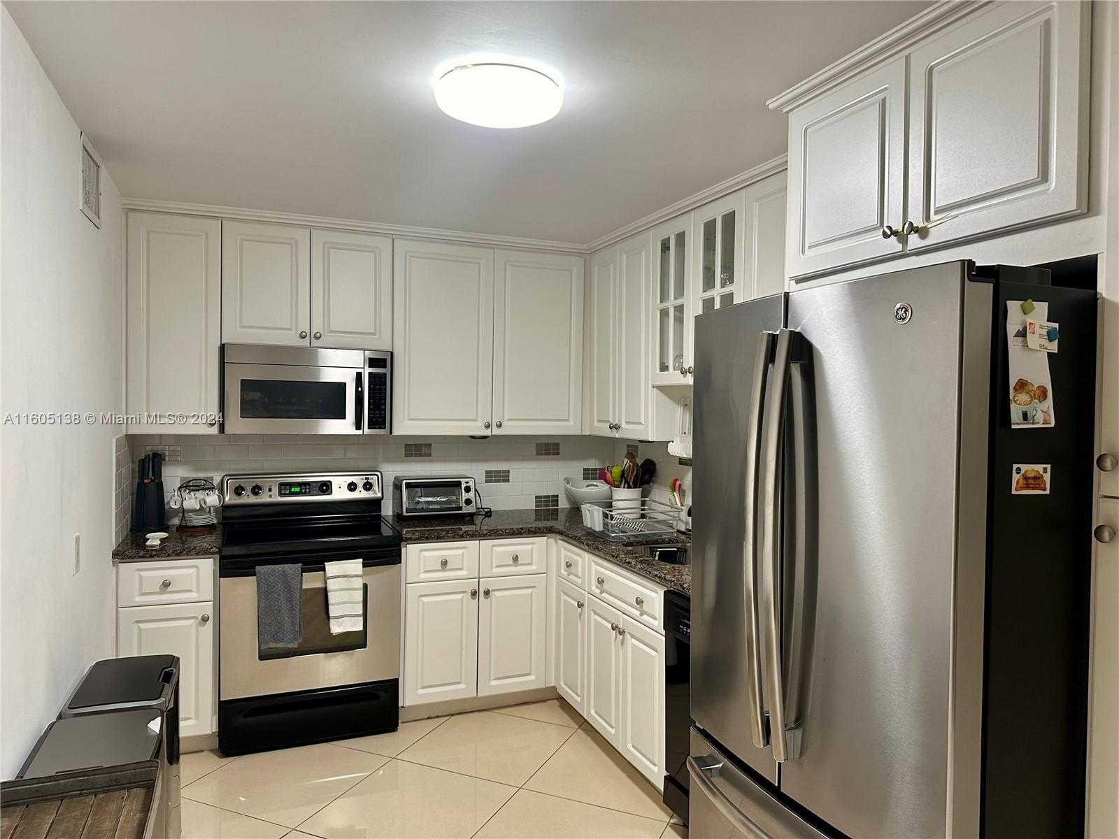 Small Image of 100 BAYVIEW DR #1405, Sunny Isles Beach Number 12