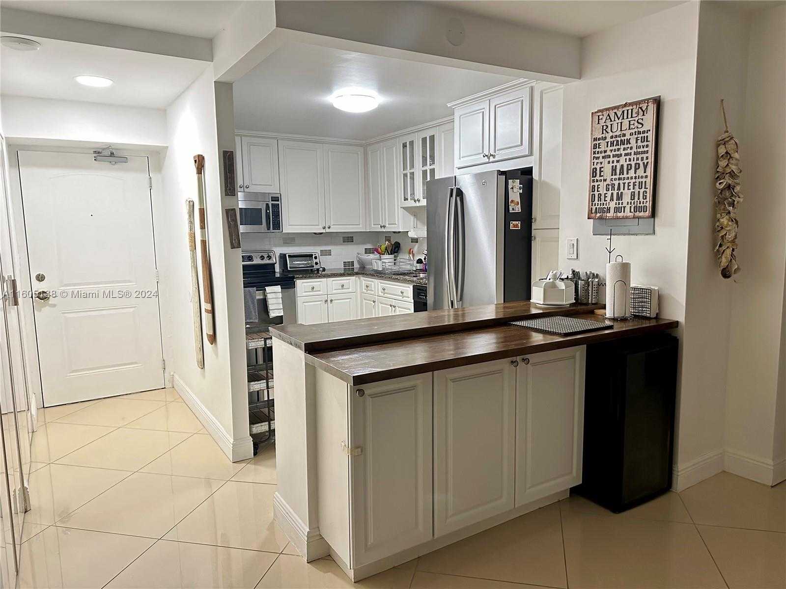 Small Image of 100 BAYVIEW DR #1405, Sunny Isles Beach Number 13