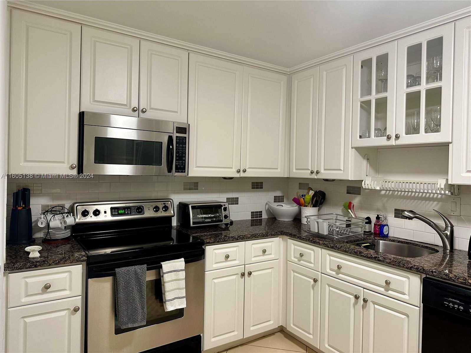 Small Image of 100 BAYVIEW DR #1405, Sunny Isles Beach Number 14