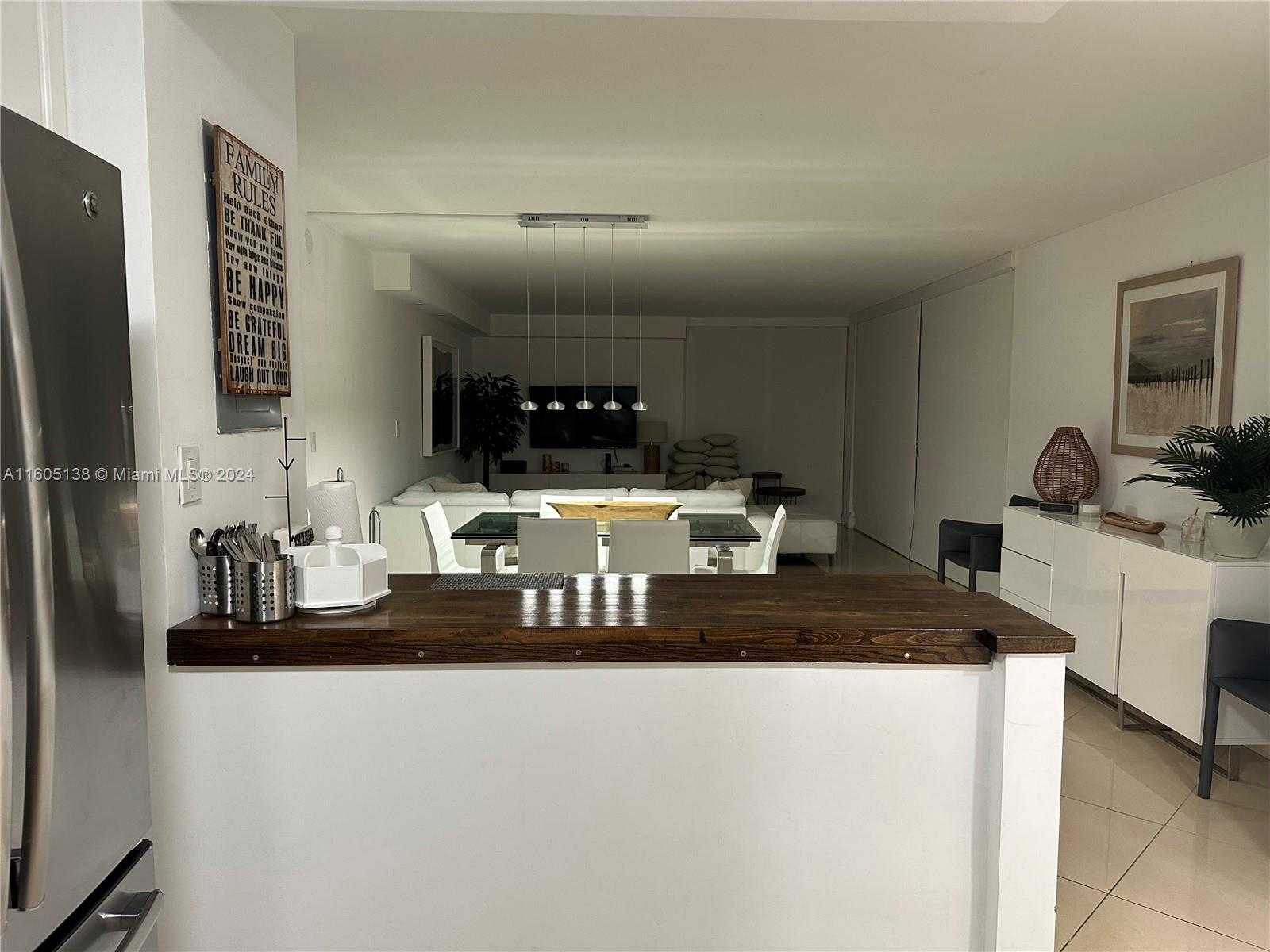 Small Image of 100 BAYVIEW DR #1405, Sunny Isles Beach Number 15
