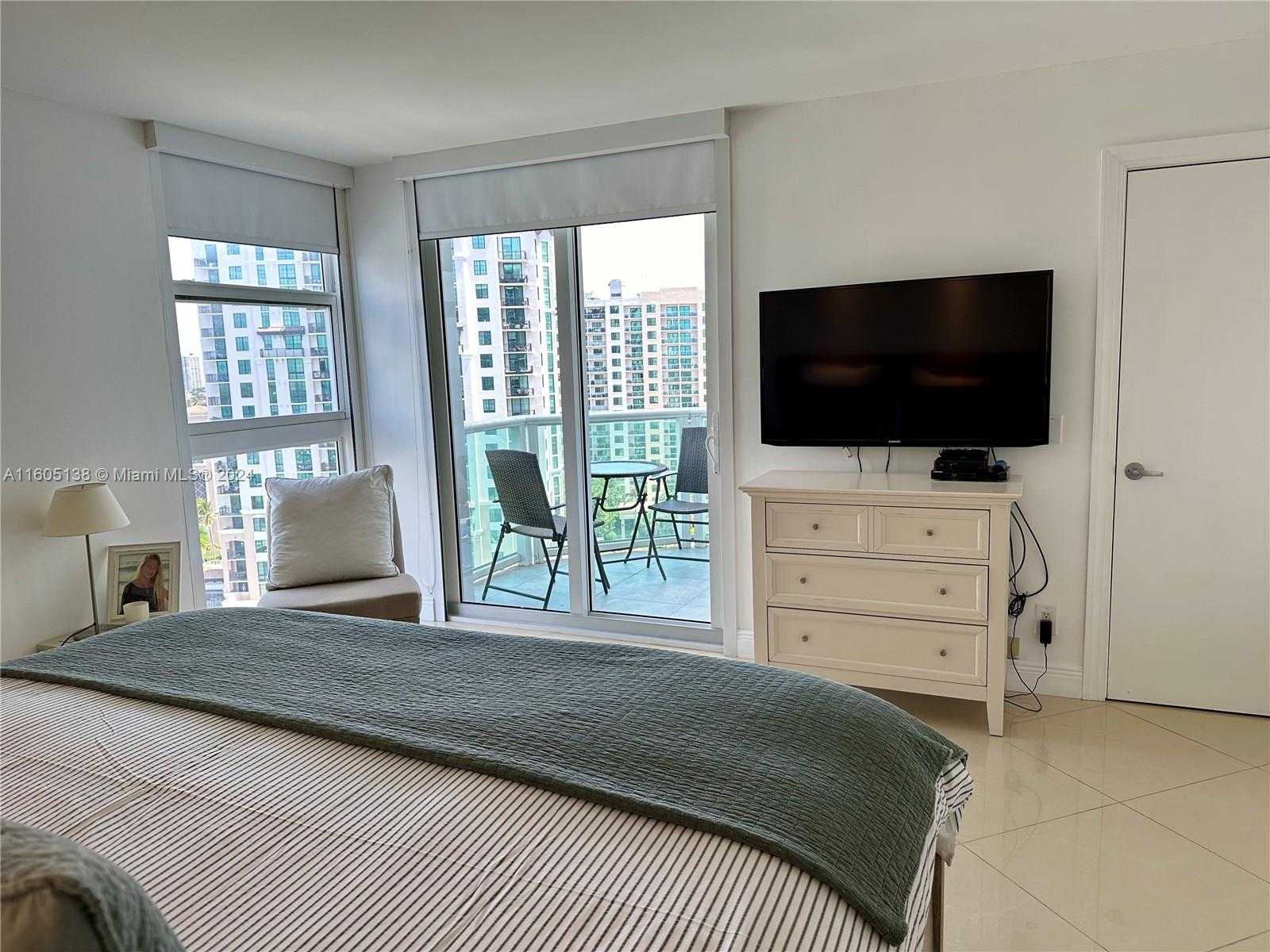 Small Image of 100 BAYVIEW DR #1405, Sunny Isles Beach Number 26