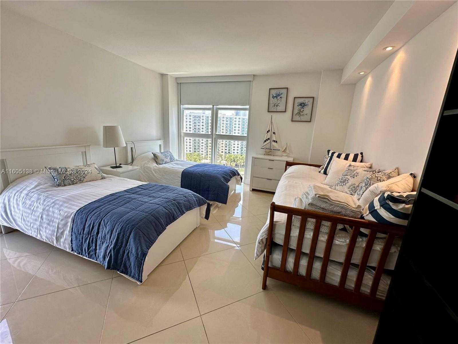 Small Image of 100 BAYVIEW DR #1405, Sunny Isles Beach Number 30