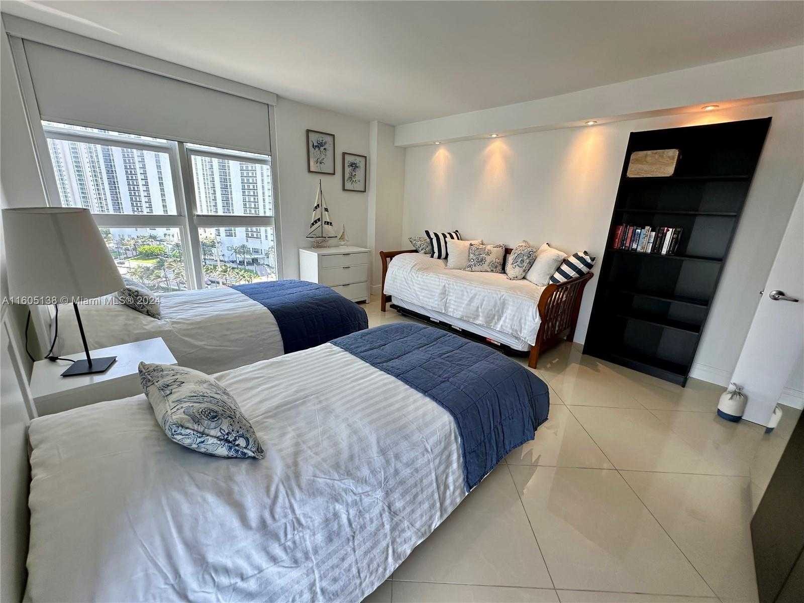 Small Image of 100 BAYVIEW DR #1405, Sunny Isles Beach Number 32