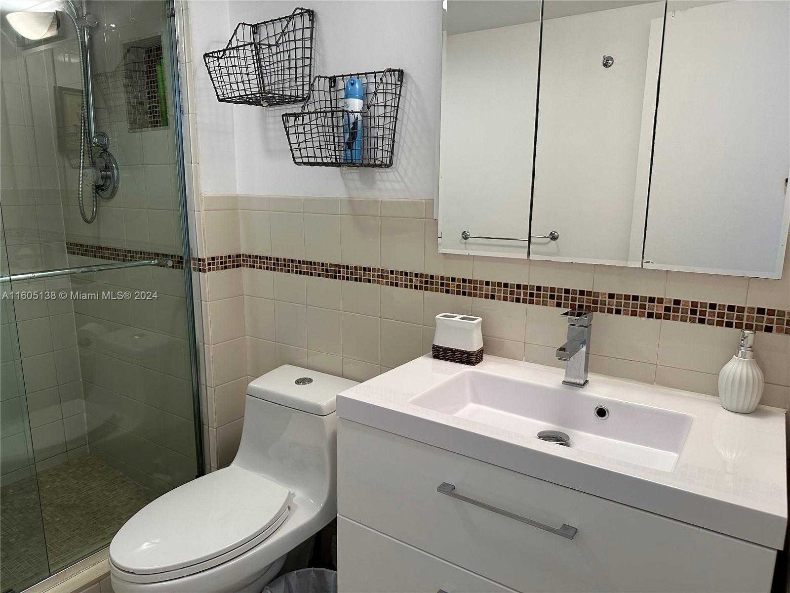 Small Image of 100 BAYVIEW DR #1405, Sunny Isles Beach Number 34