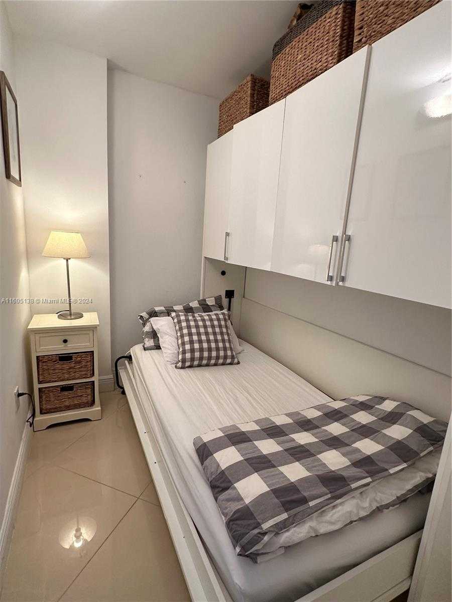 Small Image of 100 BAYVIEW DR #1405, Sunny Isles Beach Number 36