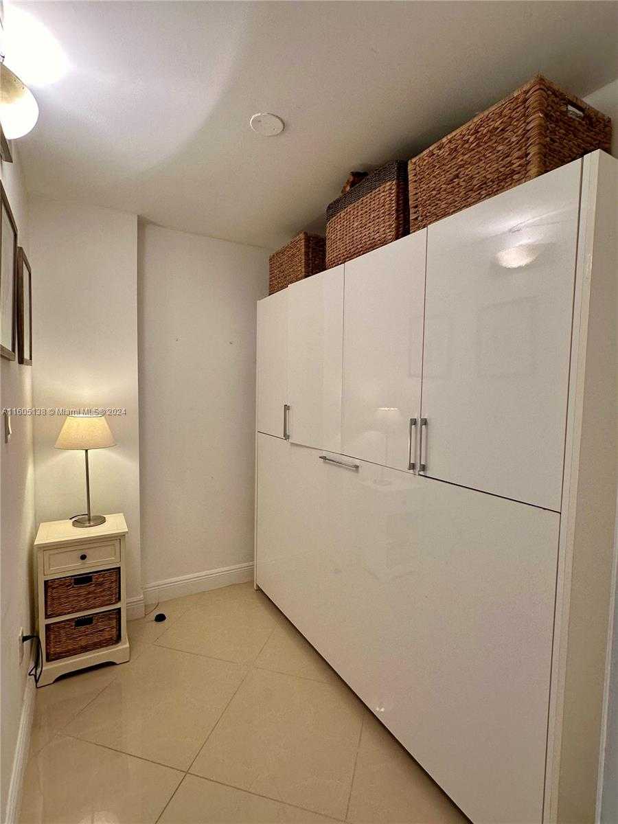 Small Image of 100 BAYVIEW DR #1405, Sunny Isles Beach Number 37