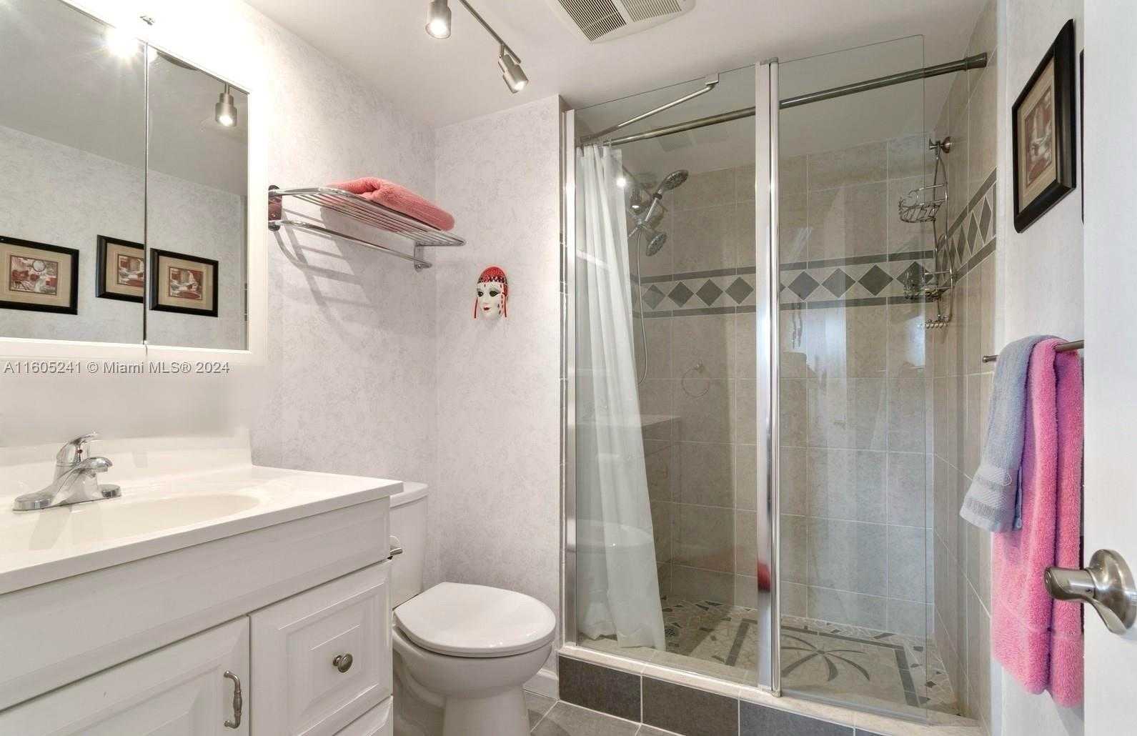 Small Image of 681 SOUTH HOLLYBROOK DR #307, Pembroke Pines Number 11