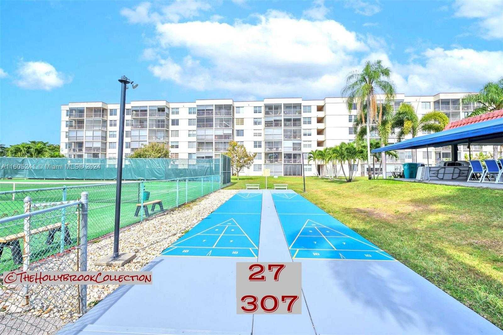 Small Image of 681 SOUTH HOLLYBROOK DR #307, Pembroke Pines Number 37