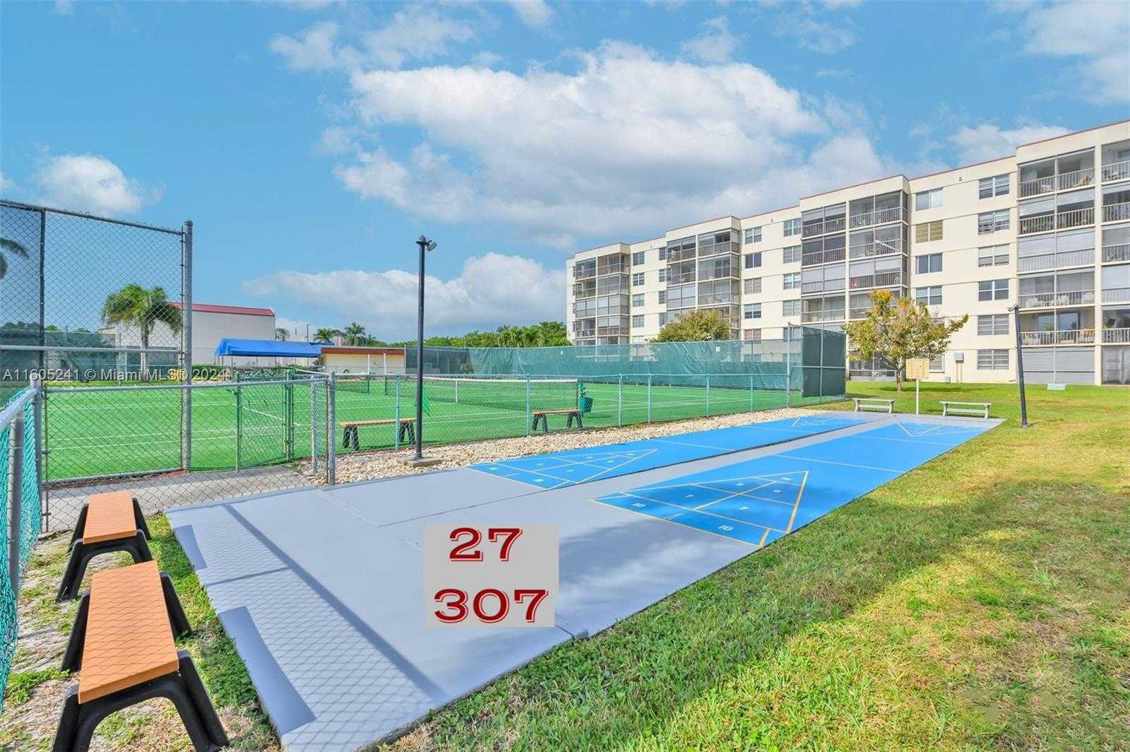 Small Image of 681 SOUTH HOLLYBROOK DR #307, Pembroke Pines Number 39