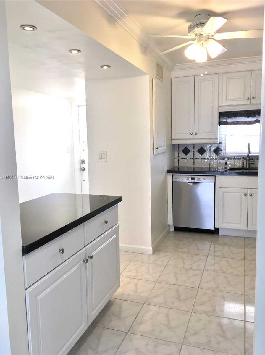 Small Image of 681 SOUTH HOLLYBROOK DR #307, Pembroke Pines Number 4