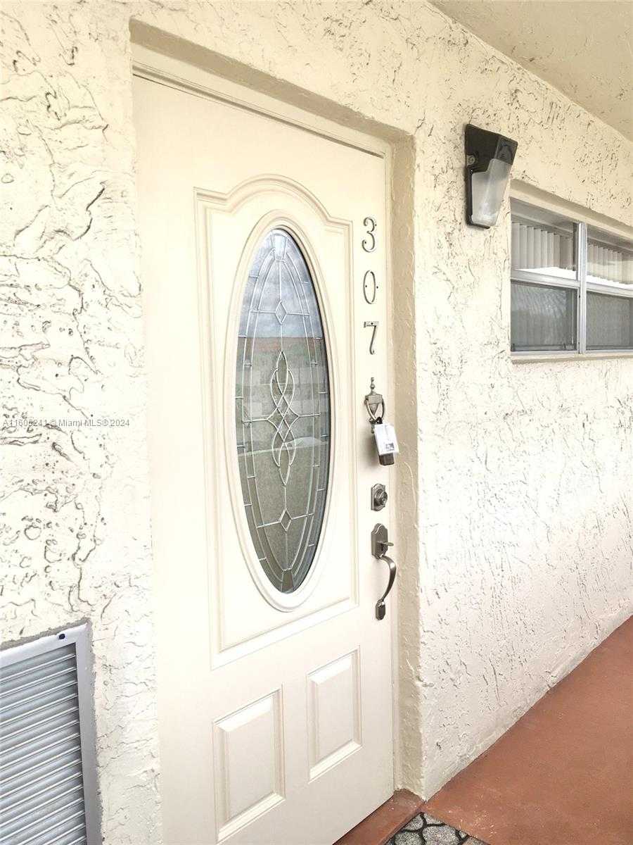 Small Image of 681 SOUTH HOLLYBROOK DR #307, Pembroke Pines Number 43