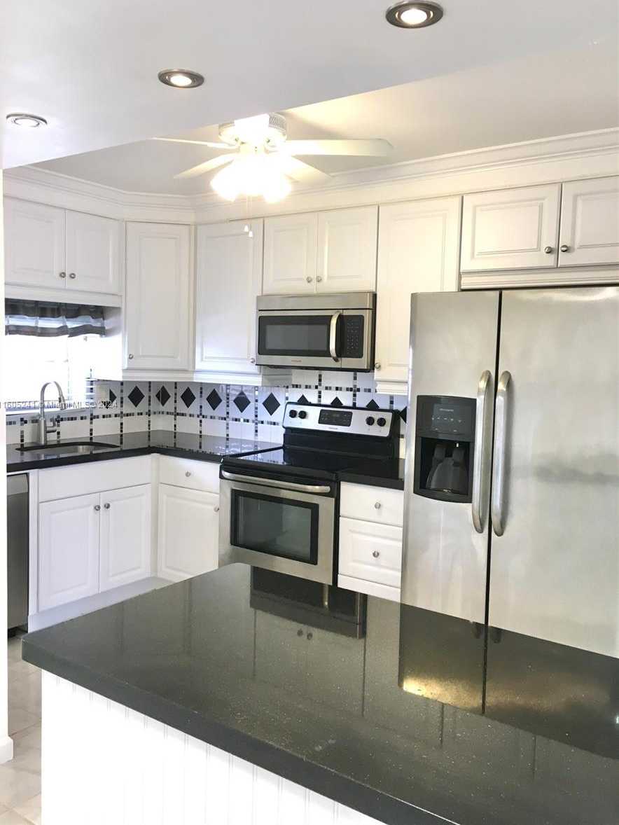 Small Image of 681 SOUTH HOLLYBROOK DR #307, Pembroke Pines Number 5