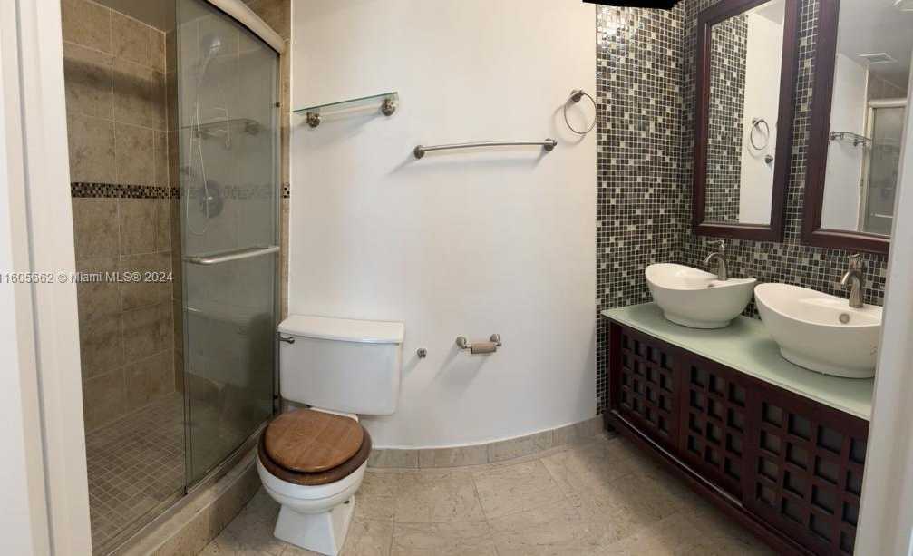 Small Image of 919 HILLCREST DR #201, Hollywood Number 13