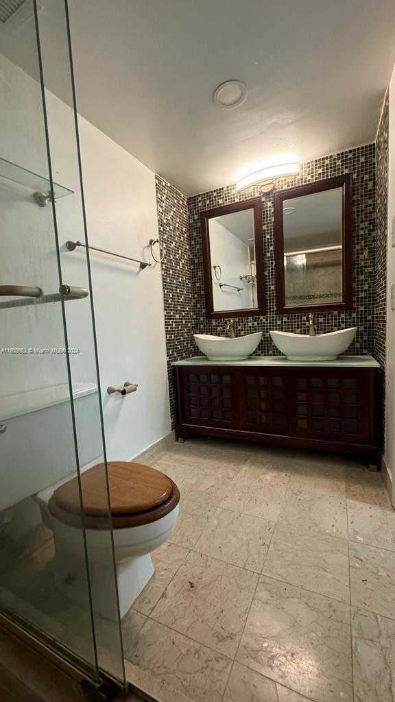 Small Image of 919 HILLCREST DR #201, Hollywood Number 14