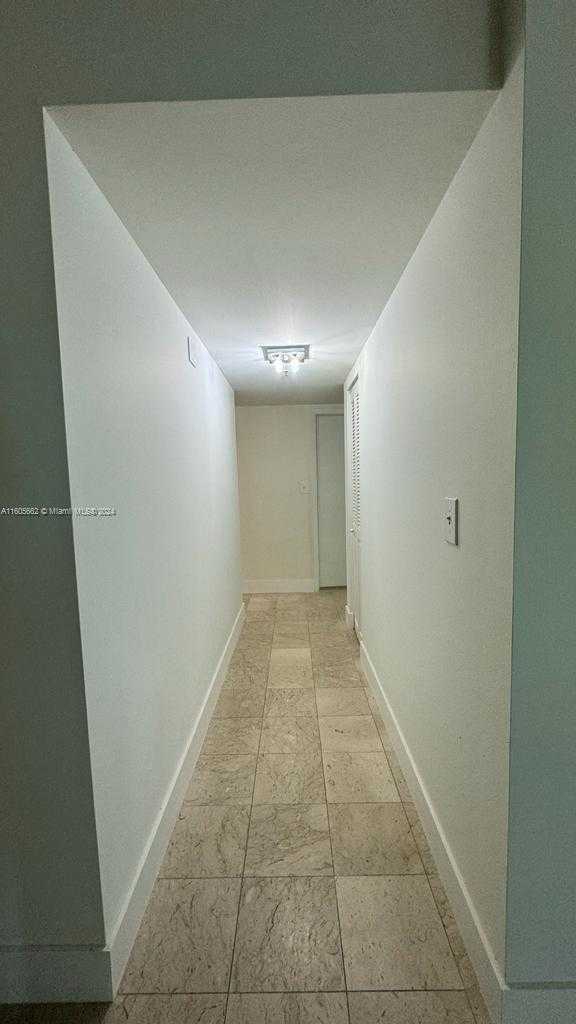 Small Image of 919 HILLCREST DR #201, Hollywood Number 4