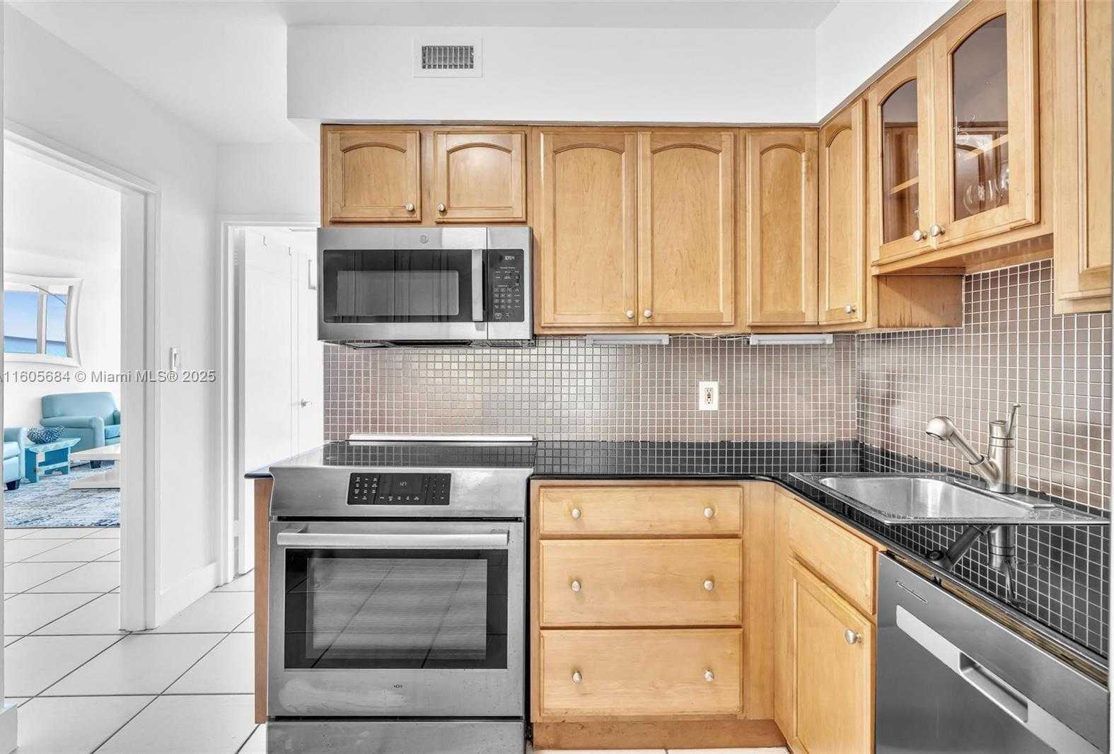 Small Image of 5161 COLLINS AVE #1017, Miami Beach Number 11