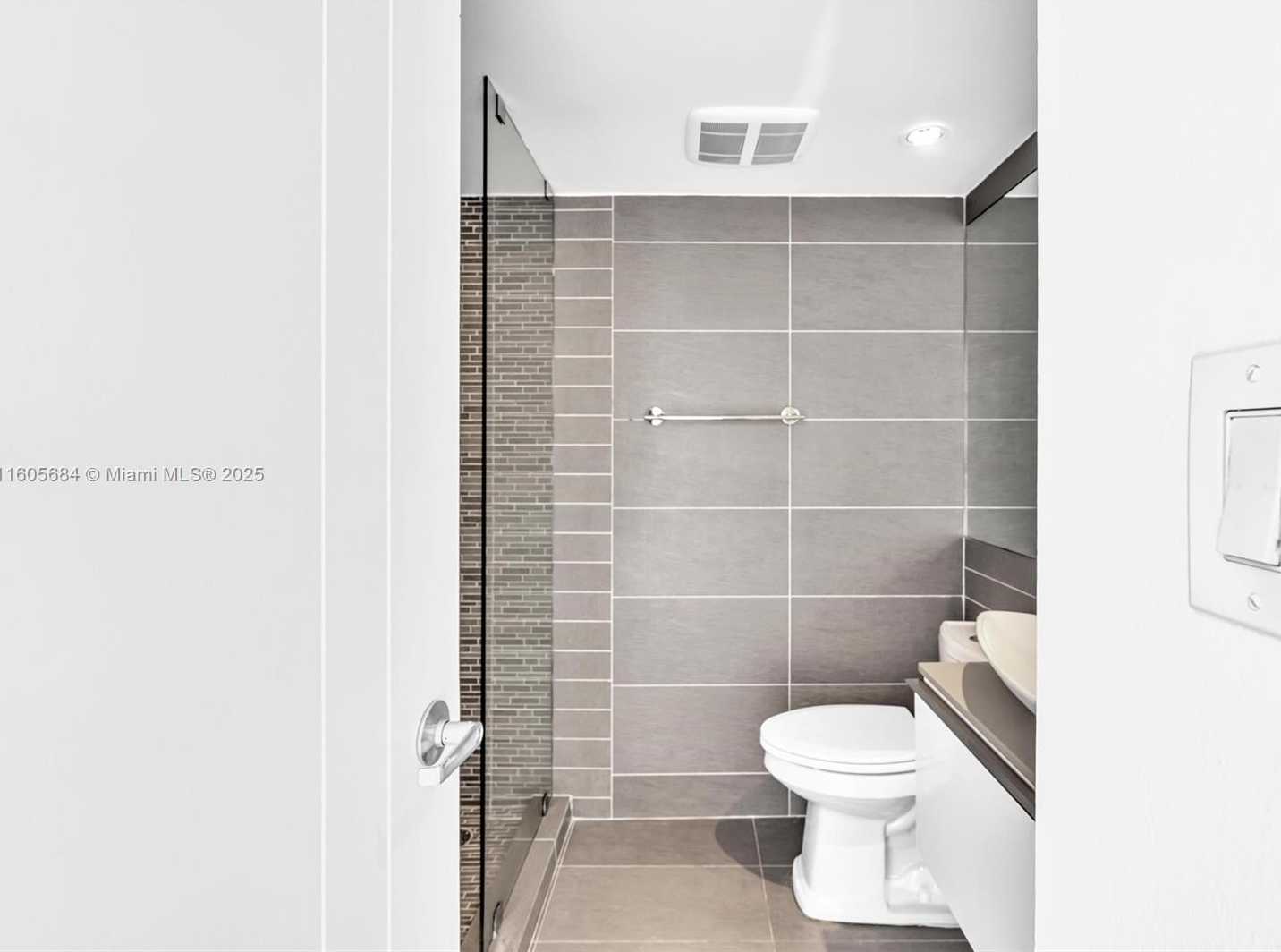 Small Image of 5161 COLLINS AVE #1017, Miami Beach Number 24