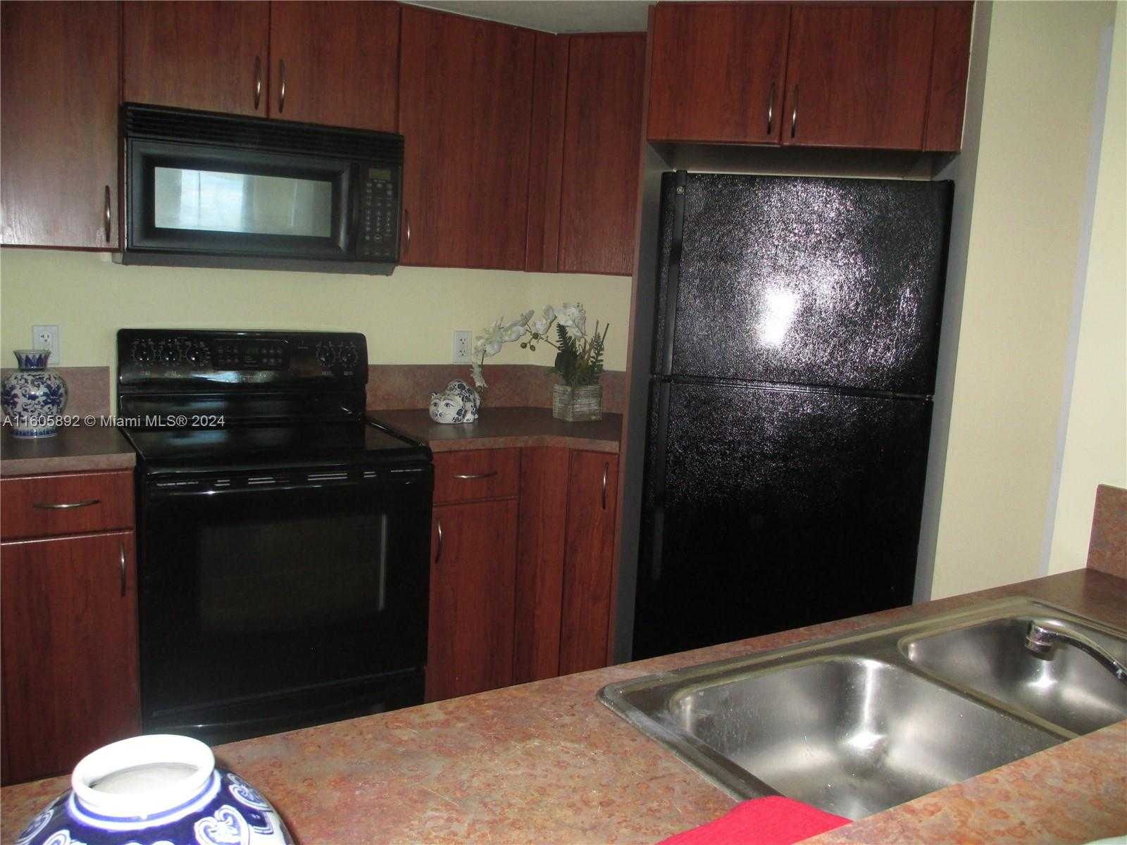 Small Image of 9201 COLLINS AVE #1021, Surfside Number 6