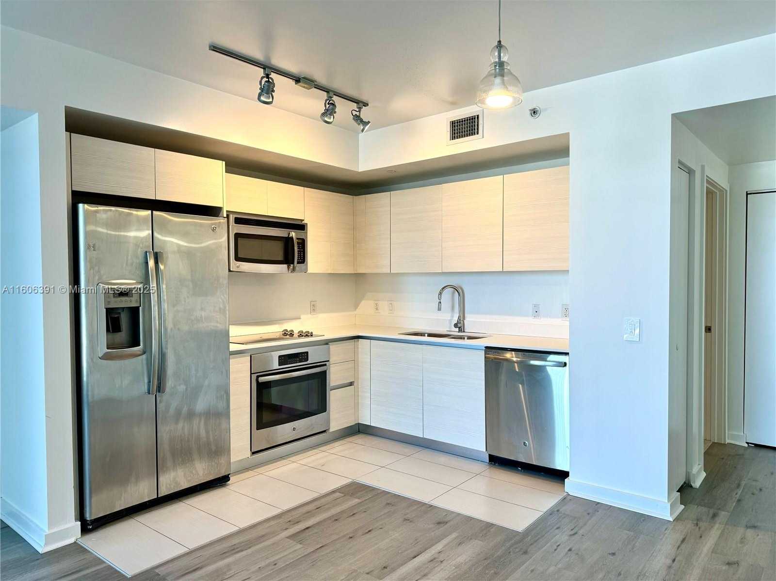 Small Image of 4250 BISCAYNE BLVD #806, Miami Number 18