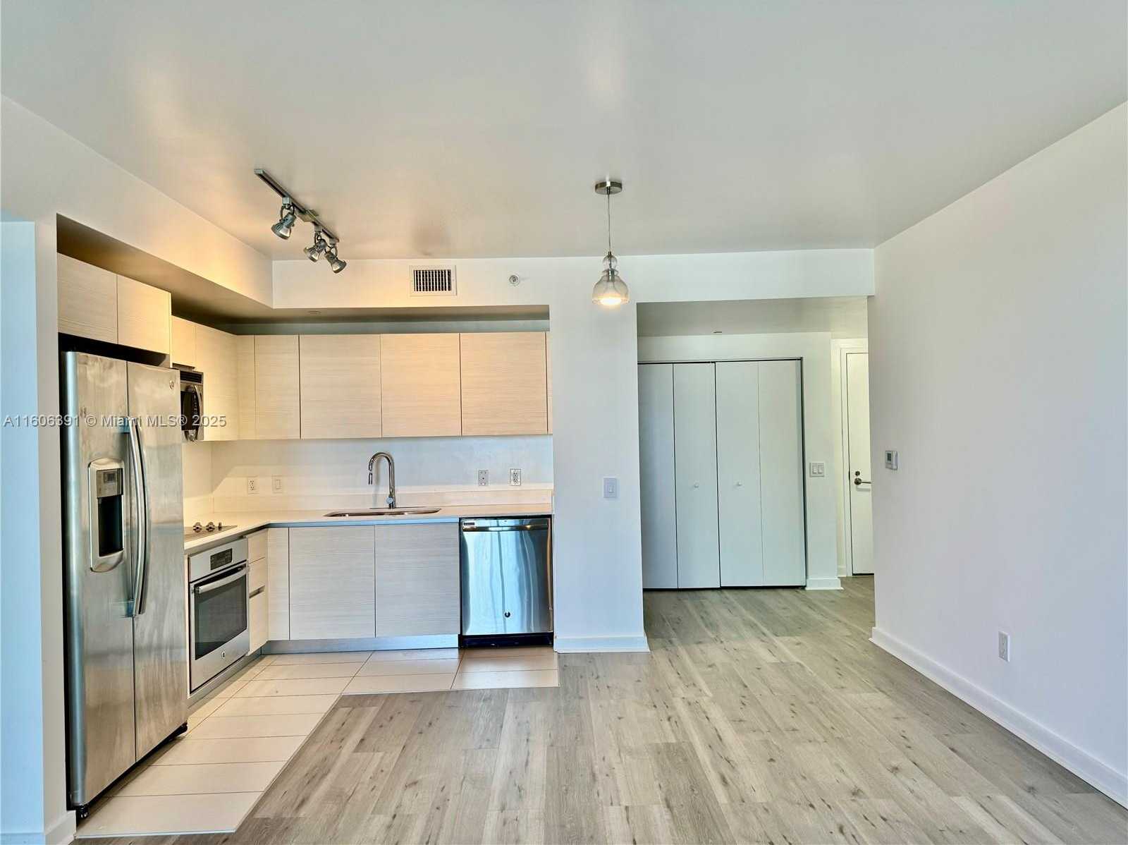 Small Image of 4250 BISCAYNE BLVD #806, Miami Number 20