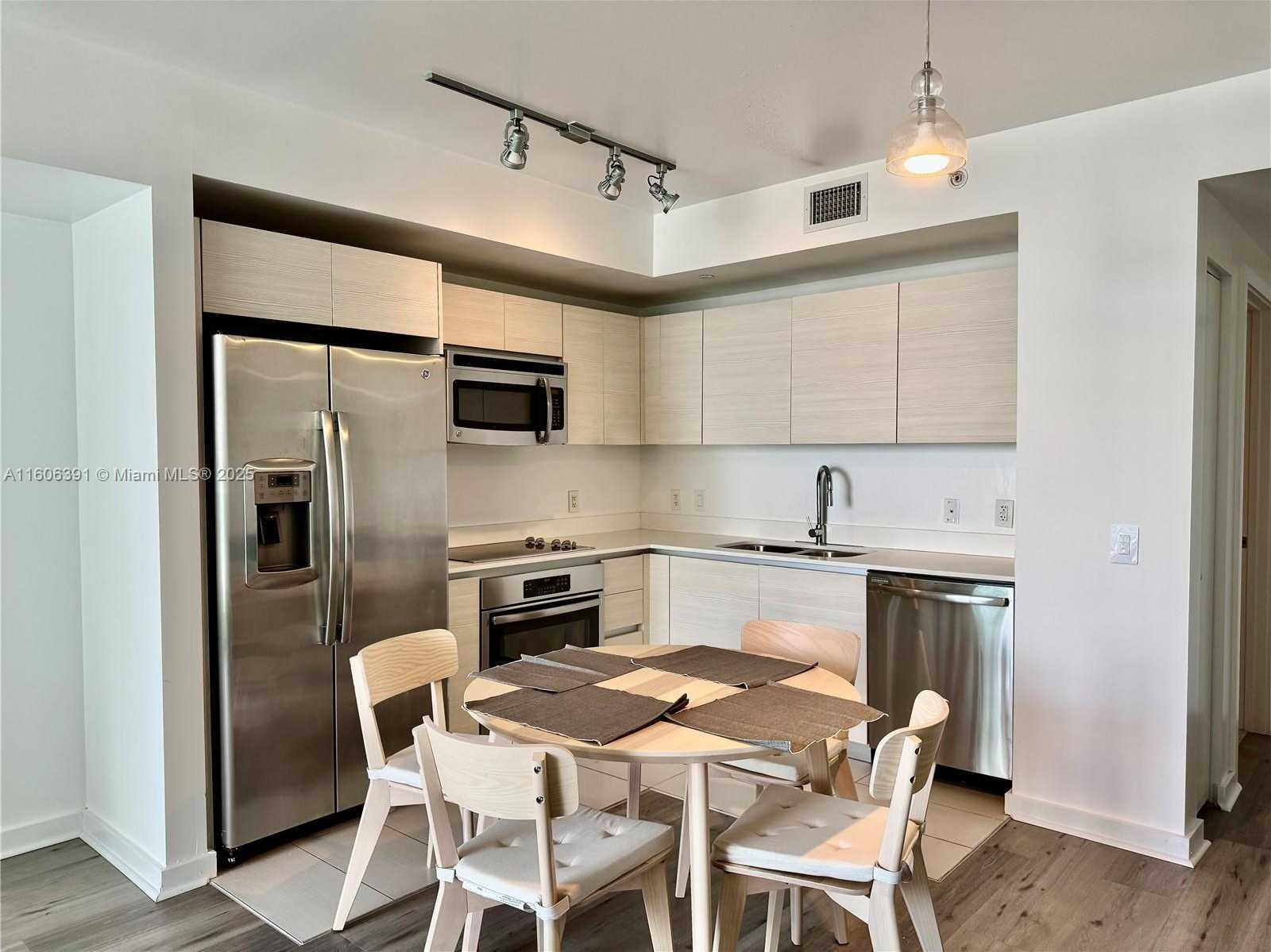 Small Image of 4250 BISCAYNE BLVD #806, Miami Number 3