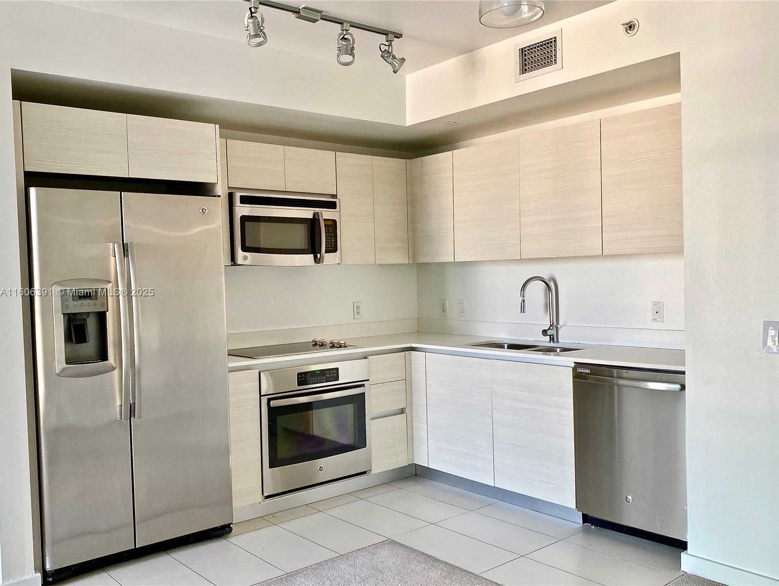 Small Image of 4250 BISCAYNE BLVD #806, Miami Number 4